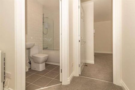 Woodland Grove, Epping, CM16 - Photo 5