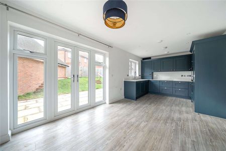 A modern, stylish home in the pretty village of Hawkhurst - Photo 5