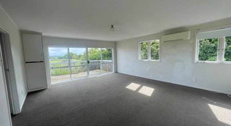 LARGE FAMILY HOME - Photo 2