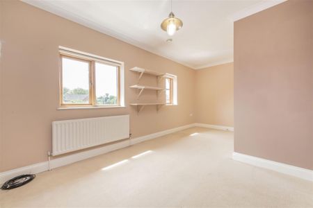 4 bed House - Detached To Let - Photo 3