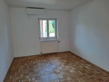 Bestlage-nahe Stadtzentrum, sanierte 2 ZI & Klimaanlage mit großem Balkon, Carport - Photo 3