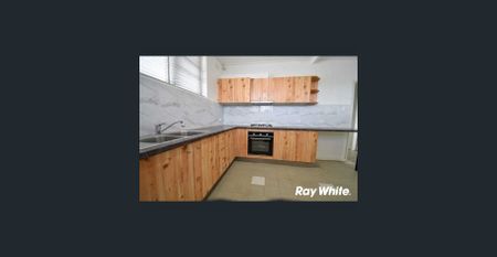 Three bedroom house close to all amenities - Photo 2