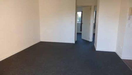 Modern, Warm & Low-Maintenance 2-Bedroom Apartment with Sunny Balcony and Secure Parking - Photo 2