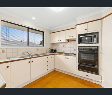 Furnished Home in Rosenthal Heights - Yard maintenance included - Photo 6