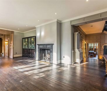 Unique opportunity to rent a charming Grade II listed property in t... - Photo 1