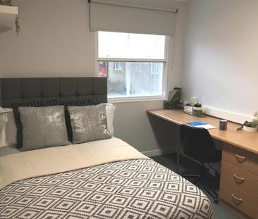 1 bedroom in a flat share to rent - Photo 4