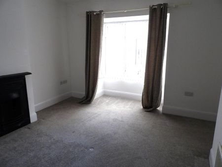 2 bedroom end of terrace house to rent - Photo 4