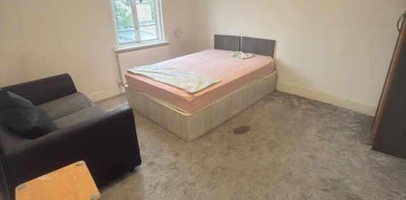 Room in a Shared House, Bengal Road, IG1 - Photo 2