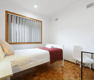 Fully Furnished Family Home 4 Rooms | Walk to Station | Spacious & ... - Photo 3