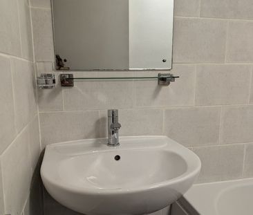 1 Bed Flat, Newton Park Court, LS7 - Photo 1