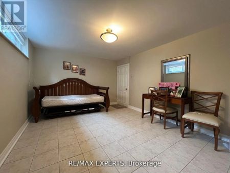 12 BLUE HAVEN CRESCENT - Photo 5