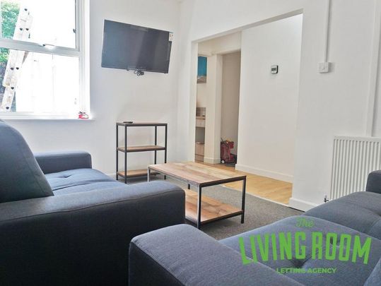 6 bedroom house to rent - Photo 1