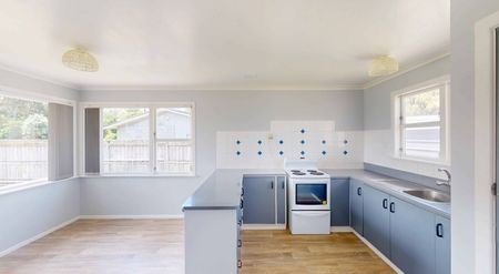 Springvale - 3 Bedrooms - Photo 4