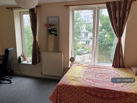 1 bedroom in a house share to rent - Photo 5