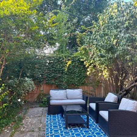 Leslieville -2 br Main flr/bsmt,backyard,laundry,pet friendly - Photo 4