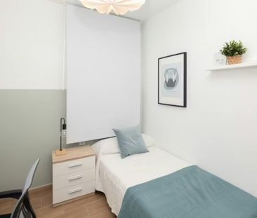 Carrer Olimpia Arozena Torres, Valencia, Valencian Community 46018 - Photo 2