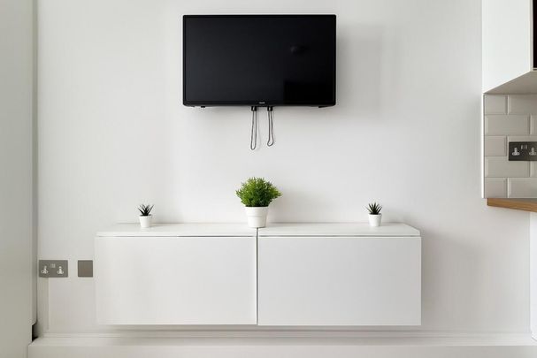 Studio to rent - Photo 1