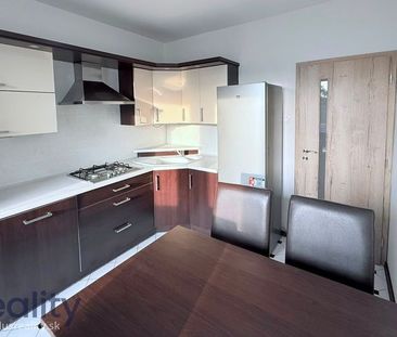 PLUS REALITY | Priestranný trojizbový byt s lodžiou v meste Dunajsk... - Photo 1