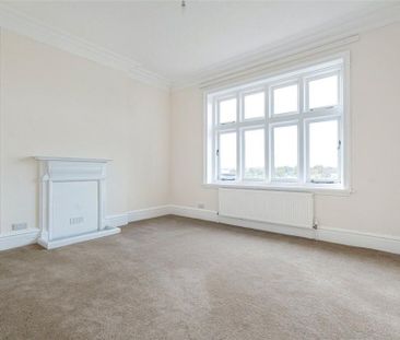 5 bedroom detached house to rent - Photo 2