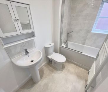 3 bedroom semi-detached house to rent - Photo 5