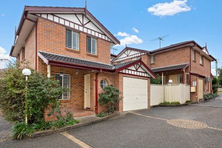 Immaculate 3 bedroom townhouse - Photo 3