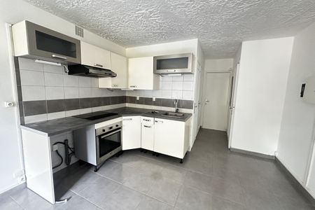 Studio libre immédiatement - Photo 2