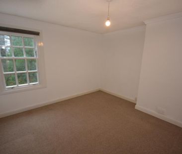 3 bedroom flat to rent - Photo 2