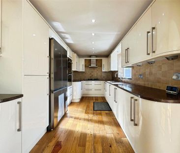 3 bedroom detached house to rent - Photo 3