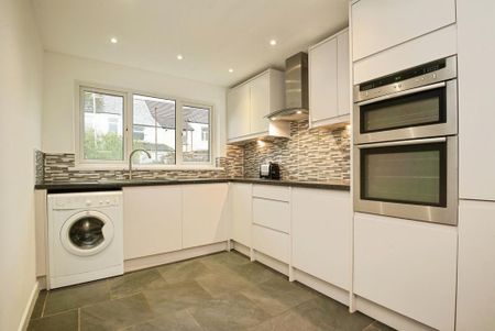 2 bedroom terraced house to rent - Photo 4