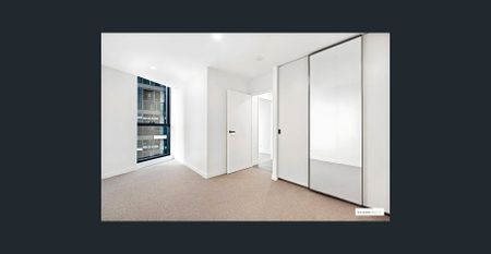 Stylish 2-Bedroom Apartment in Prime West Melbourne - Photo 2