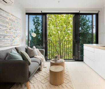 Light-Filled and Chic Bayside Living with Rooftop Oasis! - Photo 1