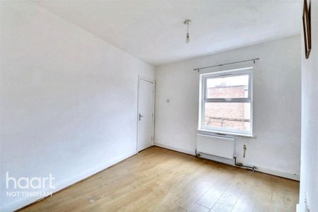 3 bedroom flat to rent - Photo 3