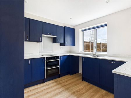 3 bedroom semi-detached house to rent - Photo 4