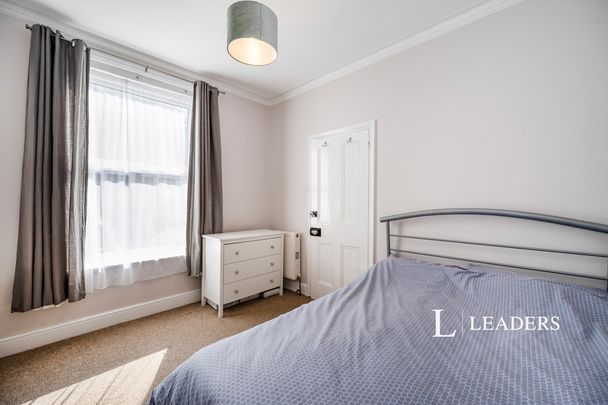 4 bedroom house to rent Harold Road, PO4 - Photo 1