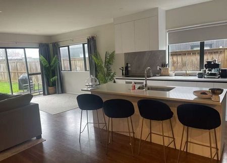 Lovely family home - Photo 3