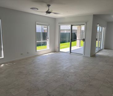 Family home in new estate - Photo 3