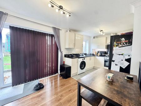 2 bedroom end of terrace house to rent - Photo 5