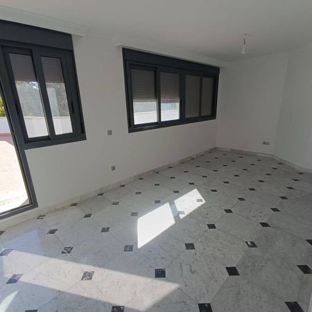 3 room luxury Apartment for rent in Seville, Spain - Photo 2