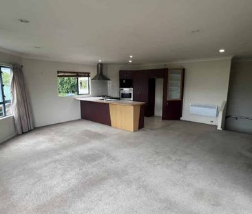 3 Bedrooms, 2 Bathrooms in City - Photo 5