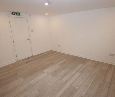 214 Wash Lane, Bury, Greater Manchester, BL9 7DR - Photo 6