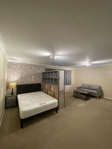 Studio Flat, Montague Road, SW19 - Photo 3