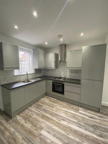2 bedroom end of terrace house to rent - Photo 3