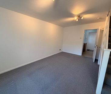 2 bedroom mews to rent - Photo 3