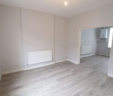 3 bedroom end of terrace house to rent - Photo 2