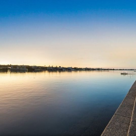 Prime lakefront location - Photo 1