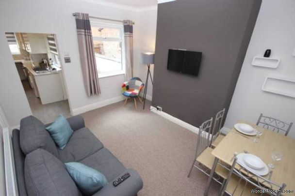 4 bedroom property to rent in Stockport - Photo 1