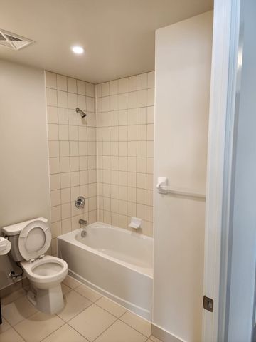 For Lease - 38 Annie Craig Drive Unit# 1410, Toronto, Ontario - Photo 5