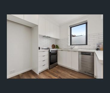1/2 Shirley Grove, St Kilda East, Vic 3183 - Photo 3