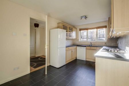 4 bedroom detached house to rent - Photo 4