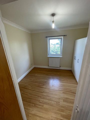 2 Bed Flat, Clarendon Court, SM4 - Photo 4